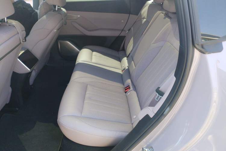 Used ONVO L60 2024 60 kWh All-Wheel Drive Interior 4