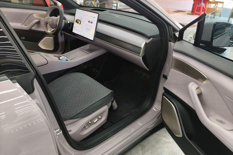Used ONVO L60 2024 60 kWh Rear-Drive Version Interior 5