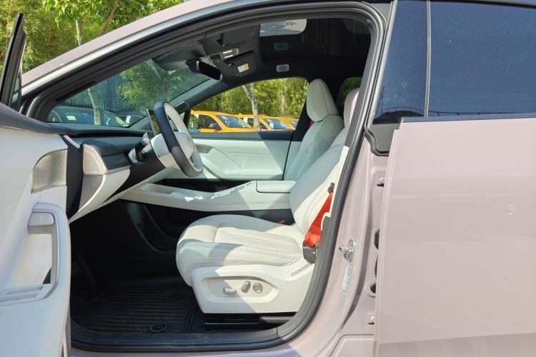 Used ONVO L60 2024 85 kWh Rear-Drive Version Interior 8