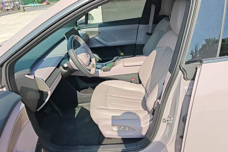 Used ONVO L60 2024 60 kWh Rear-Drive Version Left Front Seat