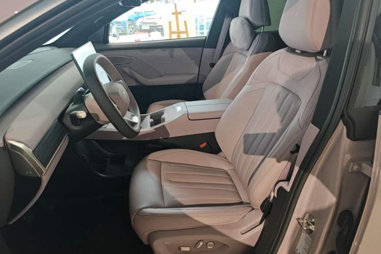 Used ONVO L60 2024 60 kWh Rear-Drive Version Left Front Seat