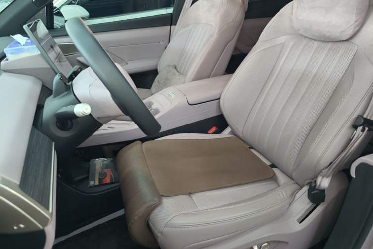 Used ONVO L60 2024 60 kWh Rear-Drive Version Left Front Seat
