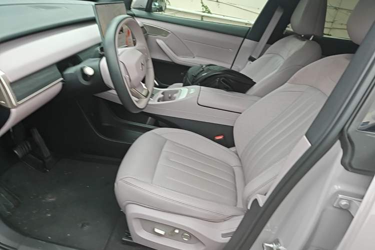 Used ONVO L60 2024 60 kWh Rear-Drive Version Left Front Seat