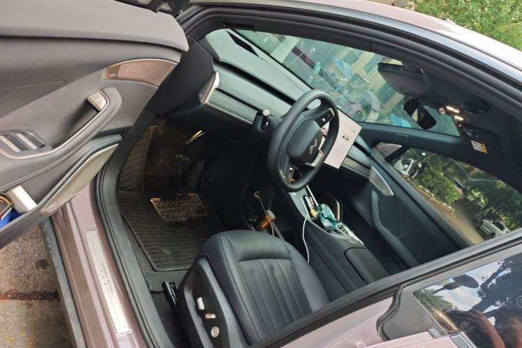 Used ONVO L60 2024 60 kWh All-Wheel Drive Left Front Seat