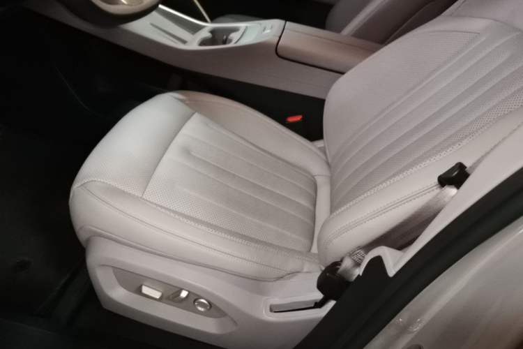 Used ONVO L60 2024 60 kWh Rear-Drive Version Left Front Seat