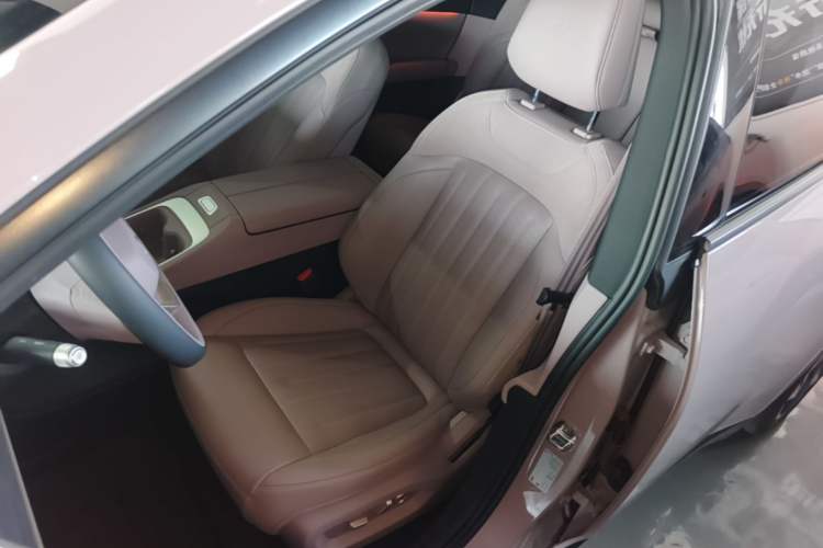 Used ONVO L60 2024 60 kWh Rear-Drive Version Left Front Seat