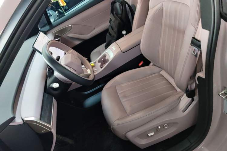 Used ONVO L60 2024 60 kWh Rear-Drive Version Left Front Seat