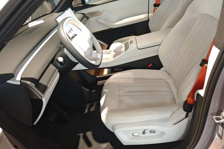 Used ONVO L60 2024 60 kWh Rear-Drive Version Left Front Seat