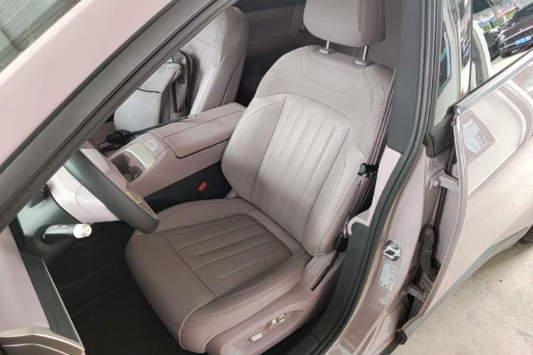 Used ONVO L60 2024 60 kWh Rear-Drive Version Left Front Seat