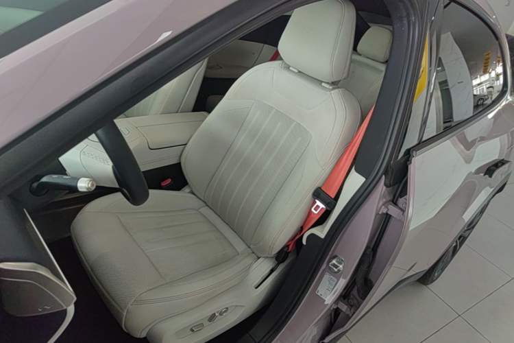 Used ONVO L60 2024 60 kWh All-Wheel Drive Left Front Seat