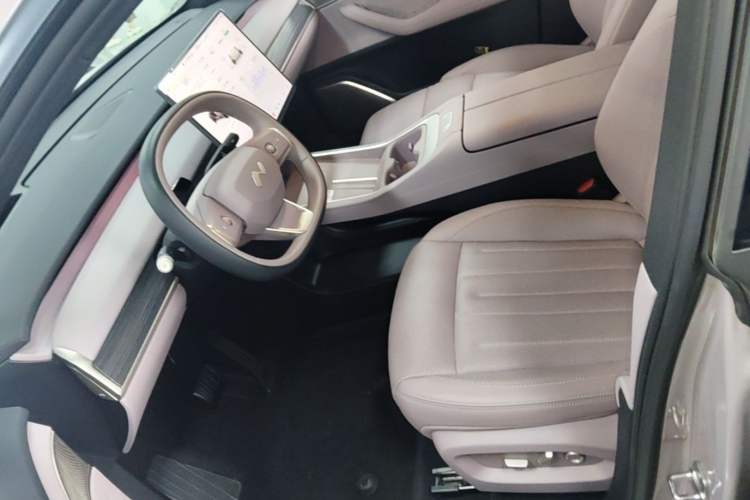 Used ONVO L60 2024 60 kWh Rear-Drive Version Left Front Seat