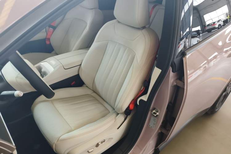 Used ONVO L60 2024 60 kWh Rear-Drive Version Left Front Seat