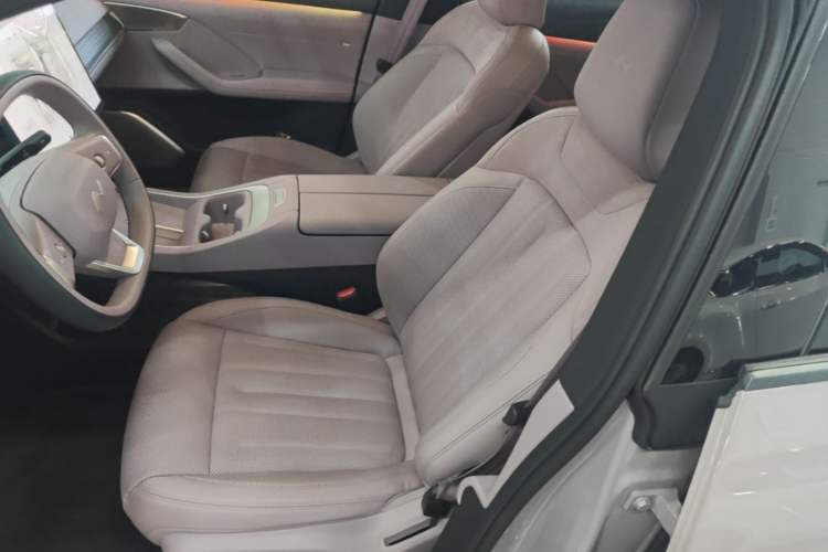 Used ONVO L60 2024 60 kWh Rear-Drive Version Left Front Seat