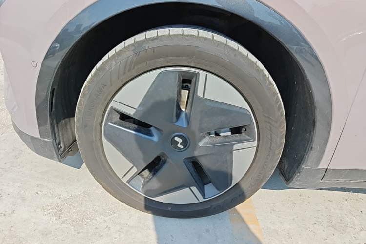 Used ONVO L60 2024 60 kWh Rear-Drive Version Left Front Wheel Hub