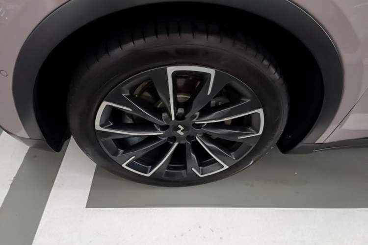 Used ONVO L60 2024 60 kWh Rear-Drive Version Left Front Wheel Hub