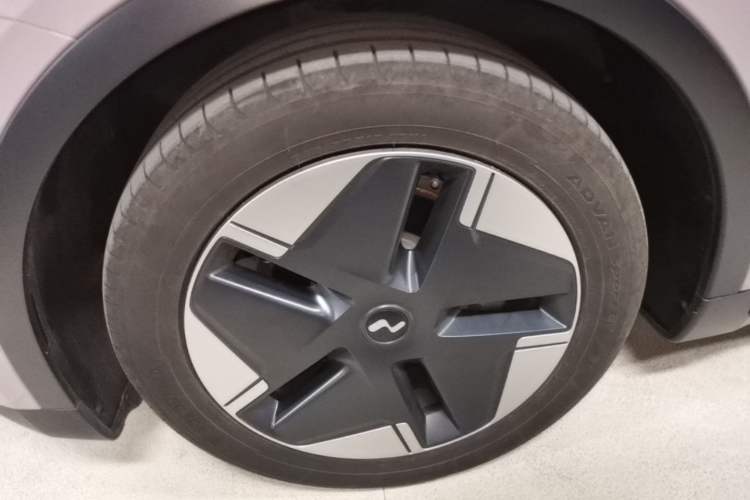 Used ONVO L60 2024 60 kWh Rear-Drive Version Left Front Wheel Hub