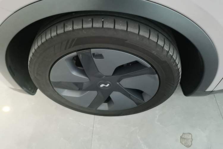 Used ONVO L60 2024 60 kWh Rear-Drive Version Left Front Wheel Hub