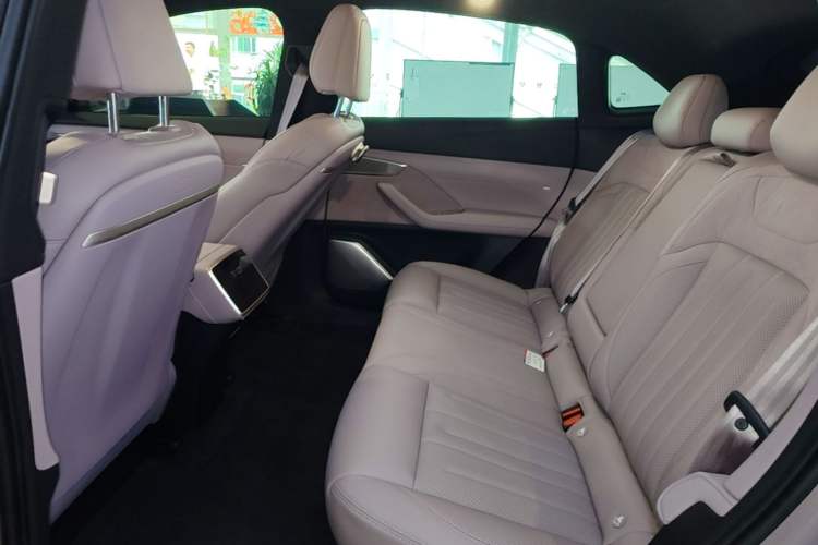 Used ONVO L60 2024 60 kWh All-Wheel Drive Left Rear Seat