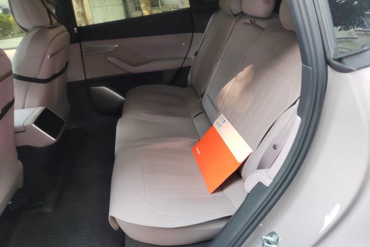 Used ONVO L60 2024 60 kWh Rear-Drive Version Left Rear Seat