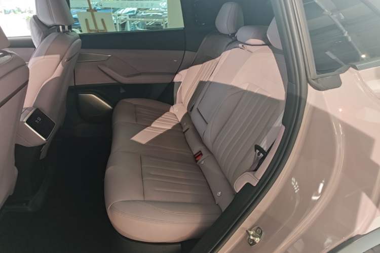 Used ONVO L60 2024 60 kWh Rear-Drive Version Left Rear Seat