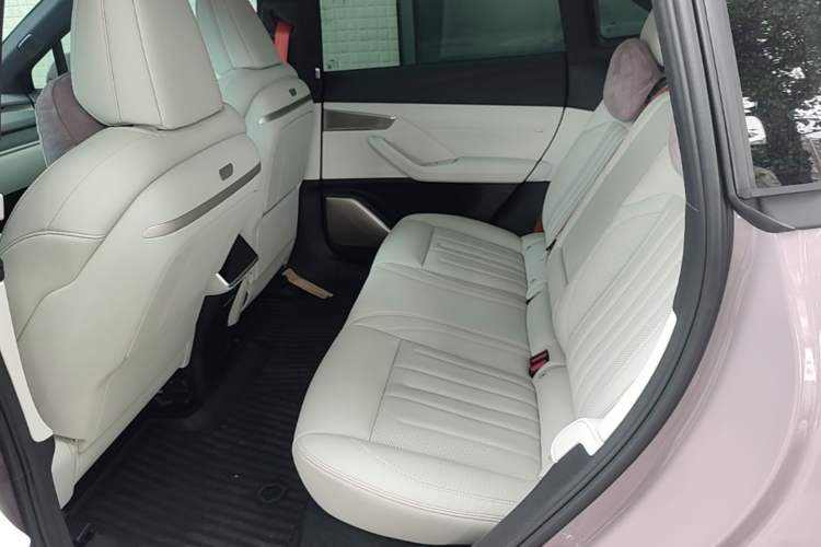 Used ONVO L60 2024 85 kWh Rear-Drive Version Left Rear Seat