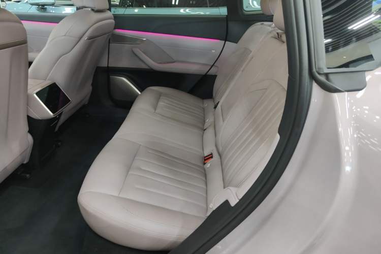 Used ONVO L60 2024 60 kWh Rear-Drive Version Left Rear Seat