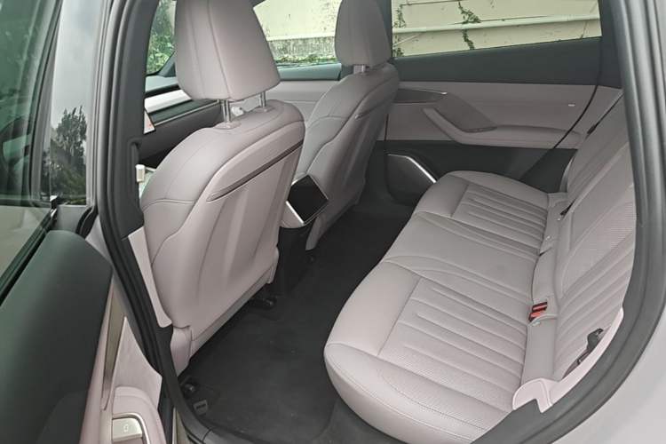 Used ONVO L60 2024 60 kWh Rear-Drive Version Left Rear Seat