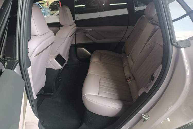Used ONVO L60 2024 60 kWh Rear-Drive Version Left Rear Seat
