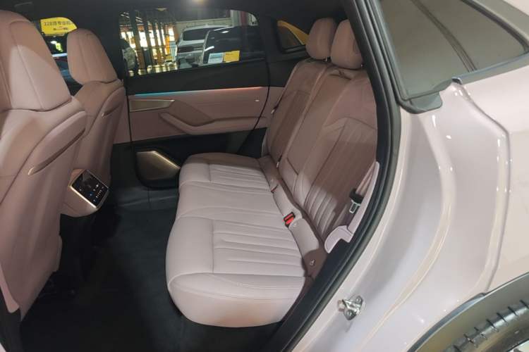 Used ONVO L60 2024 60 kWh Rear-Drive Version Left Rear Seat