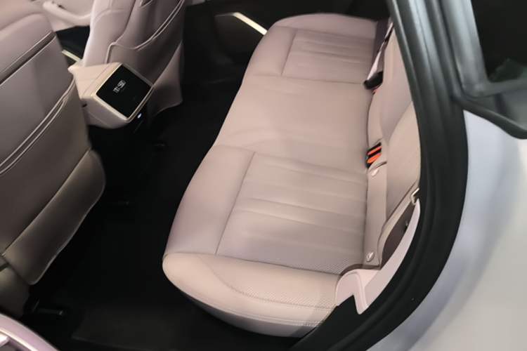 Used ONVO L60 2024 60 kWh Rear-Drive Version Left Rear Seat