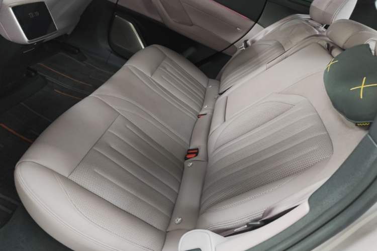 Used ONVO L60 2024 60 kWh Rear-Drive Version Left Rear Seat