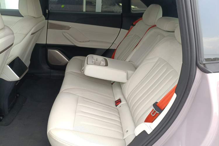 Used ONVO L60 2024 60 kWh Rear-Drive Version Left Rear Seat