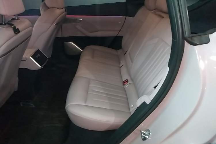 Used ONVO L60 2024 60 kWh Rear-Drive Version Left Rear Seat