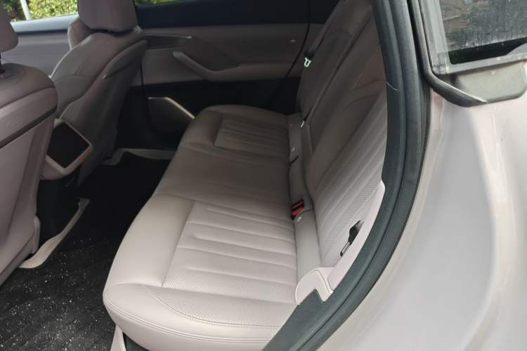 Used ONVO L60 2024 60 kWh Rear-Drive Version Left Rear Seat
