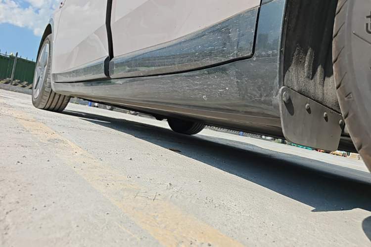 Used ONVO L60 2024 60 kWh Rear-Drive Version Left Side Sill