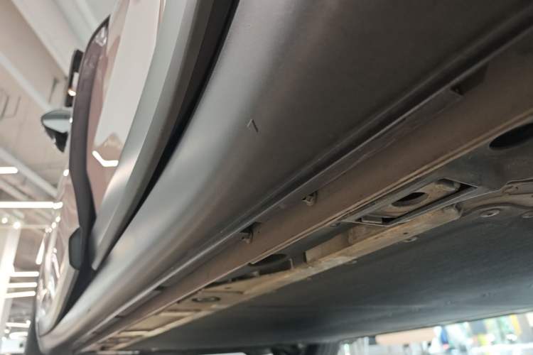 Used ONVO L60 2024 60 kWh Rear-Drive Version Left Side Sill