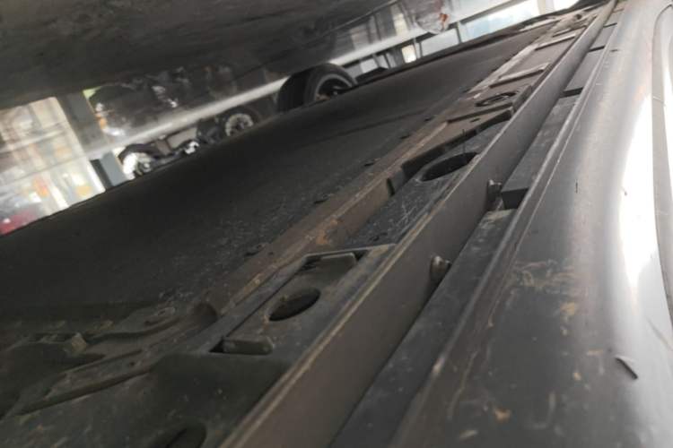 Used ONVO L60 2024 60 kWh All-Wheel Drive Left Side Sill