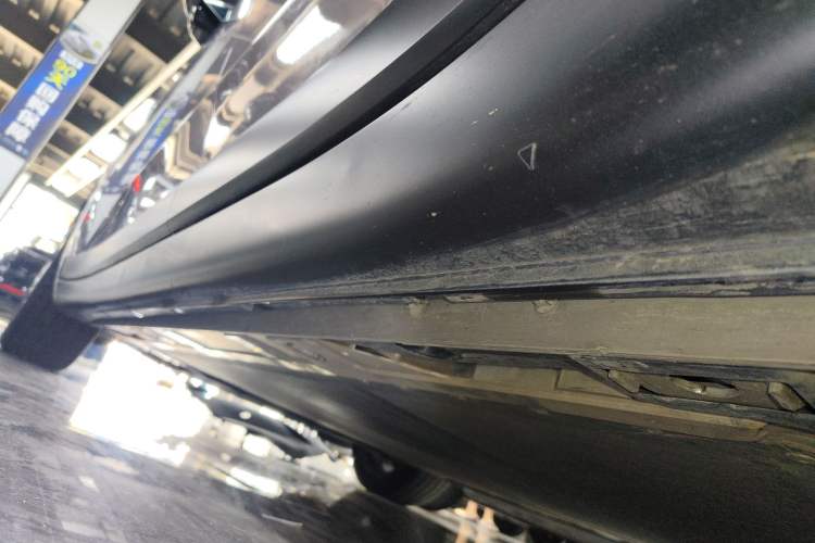 Used ONVO L60 2024 60 kWh All-Wheel Drive Left Side Sill