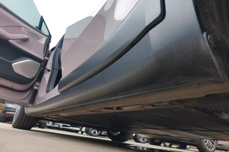 Used ONVO L60 2024 60 kWh Rear-Drive Version Left Side Sill