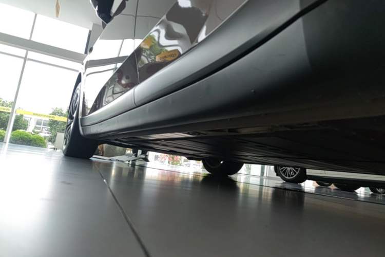 Used ONVO L60 2024 60 kWh All-Wheel Drive Left Side Sill