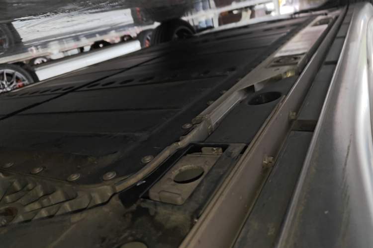 Used ONVO L60 2024 60 kWh Rear-Drive Version Left Side Sill