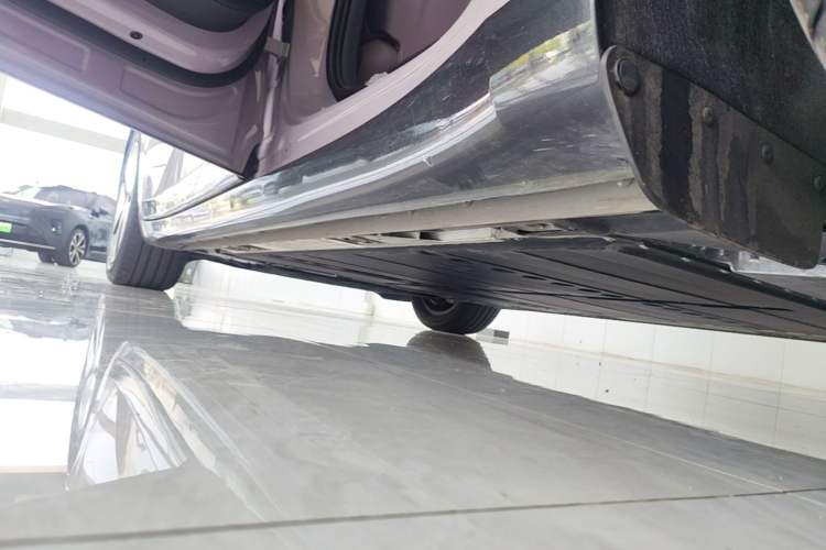 Used ONVO L60 2024 60 kWh Rear-Drive Version Left Side Sill