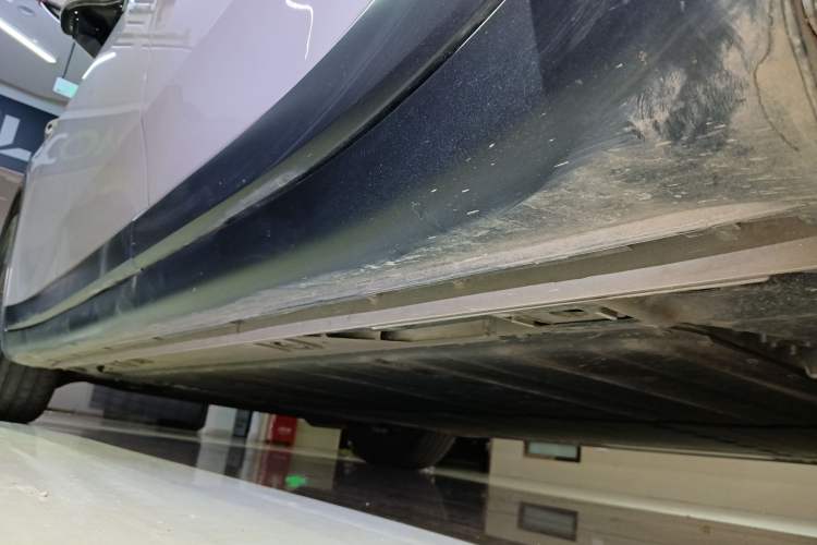 Used ONVO L60 2024 85 kWh Rear-Drive Version Left Side Sill
