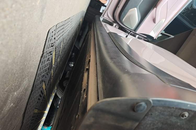 Used ONVO L60 2024 60 kWh Rear-Drive Version Left Side Sill