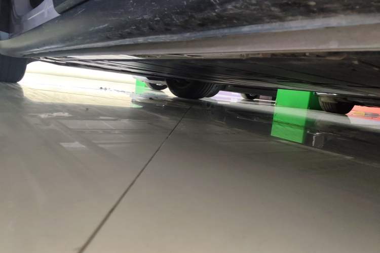 Used ONVO L60 2024 60 kWh Rear-Drive Version Left Side Sill