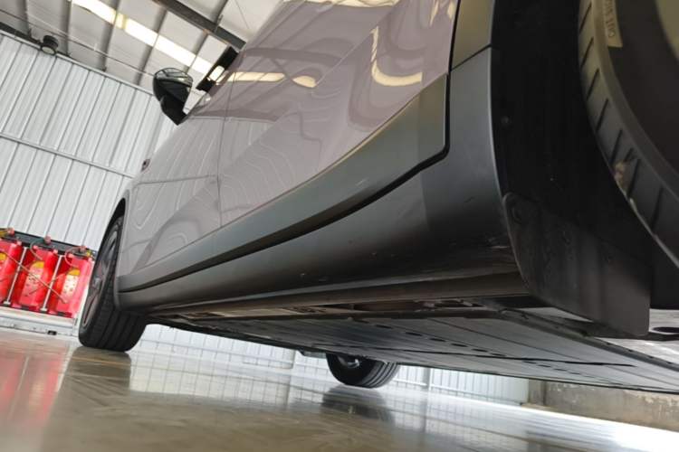 Used ONVO L60 2024 60 kWh Rear-Drive Version Left Side Sill