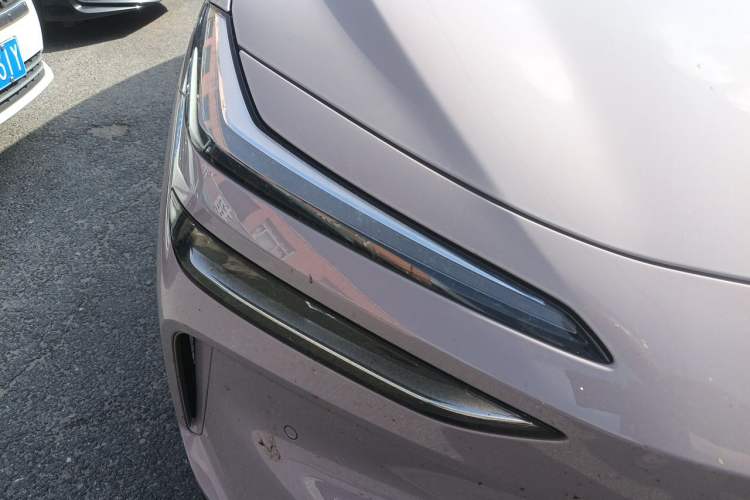 Used ONVO L60 2024 60 kWh All-Wheel Drive Right Front Headlight