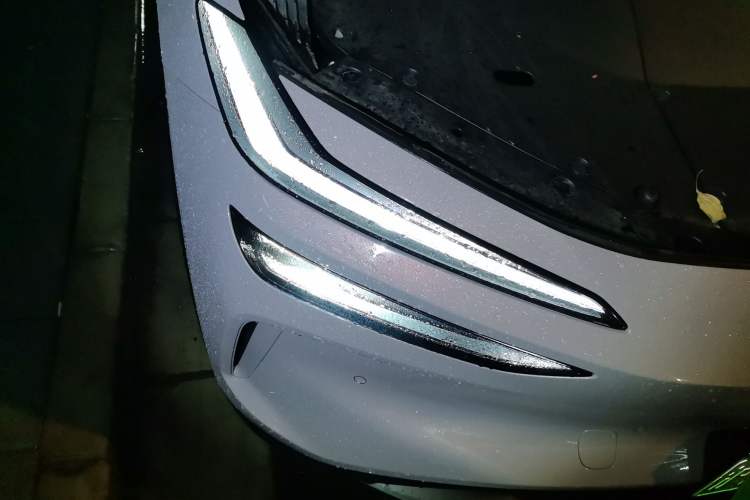 Used ONVO L60 2024 60 kWh Rear-Drive Version Right Front Headlight