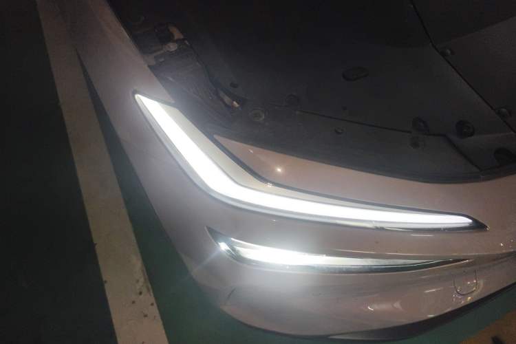 Used ONVO L60 2024 60 kWh Rear-Drive Version Right Front Headlight