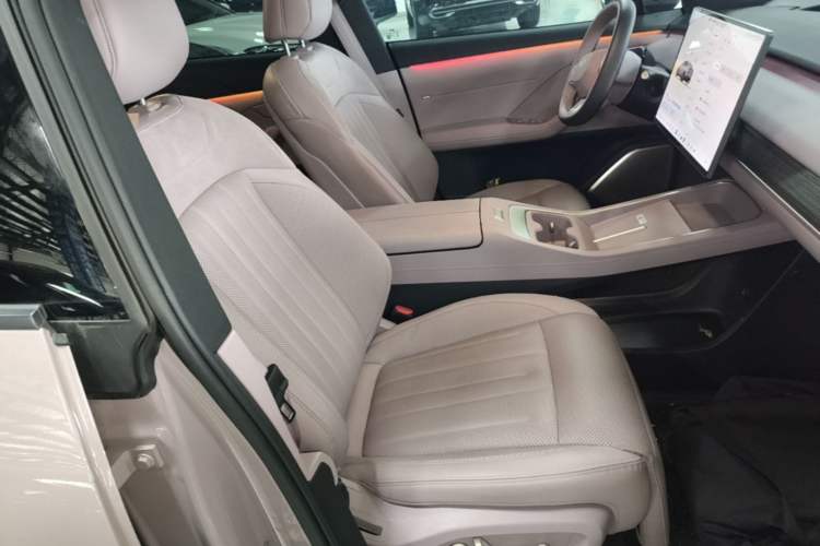 Used ONVO L60 2024 60 kWh Rear-Drive Version Right Front Seat